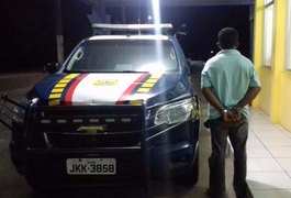 Homens são detidos por porte ilegal de arma de fogo e embriaguez ao volante