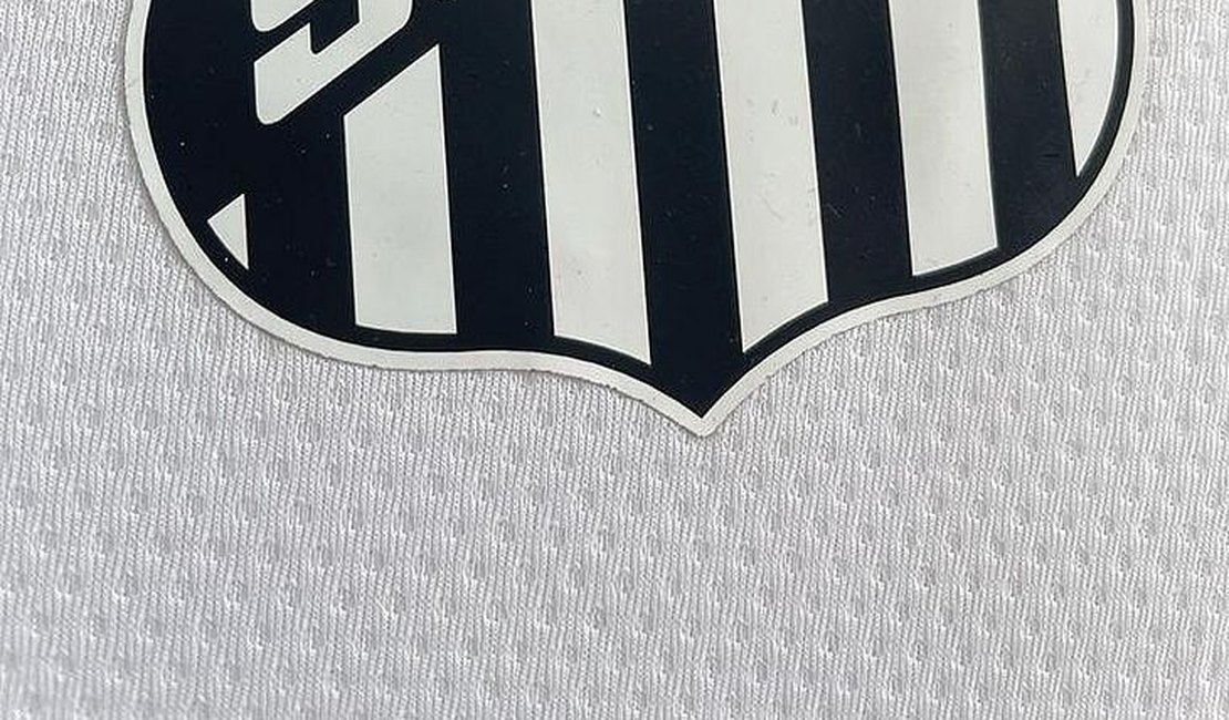 Pelé é homenageado em novo escudo do Santos