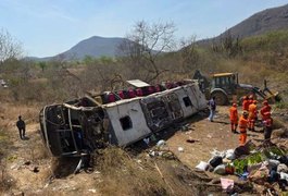 Seis vítimas seguem internadas após acidente com ônibus em São José da Tapera