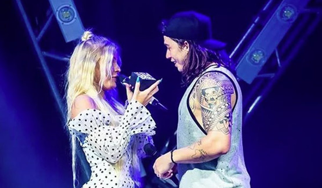 Luisa Sonza pede Whindersson Nunes em casamento novamente durante show