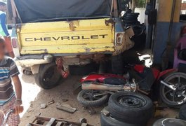 Colisão entre dois veículos deixa duas pessoas feridas em Arapiraca