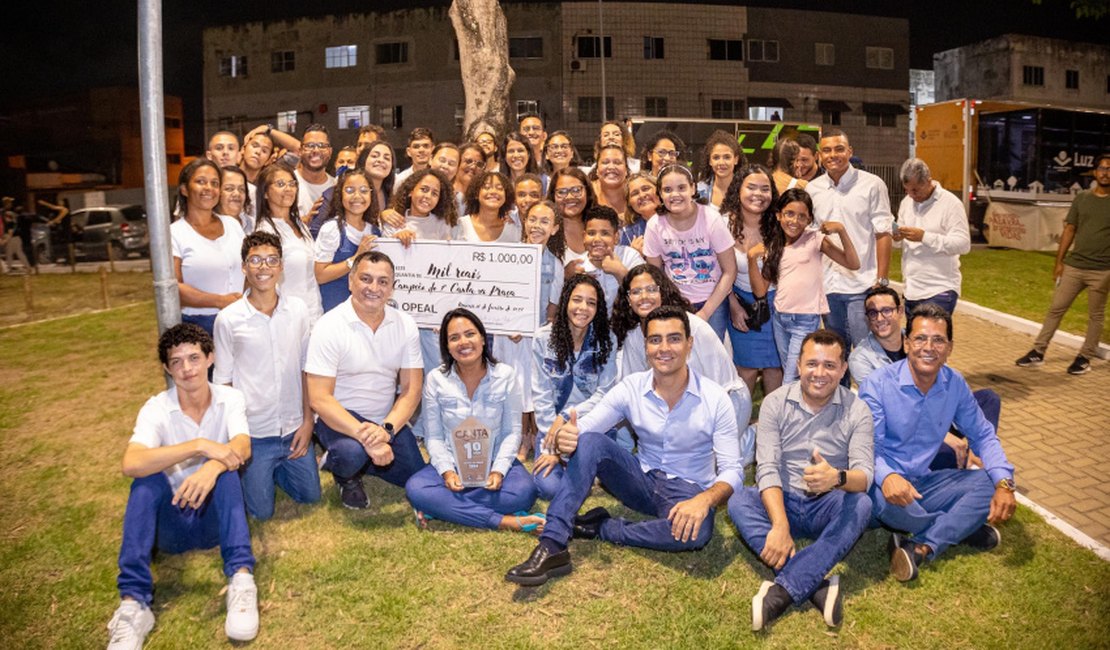 Prefeito JHC prestigia apresentações de corais cristãos na Praça da Bíblia