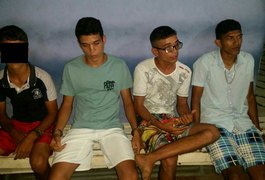 Quatro jovens são detidos suspeitos em tráfico de drogas, em Arapiraca