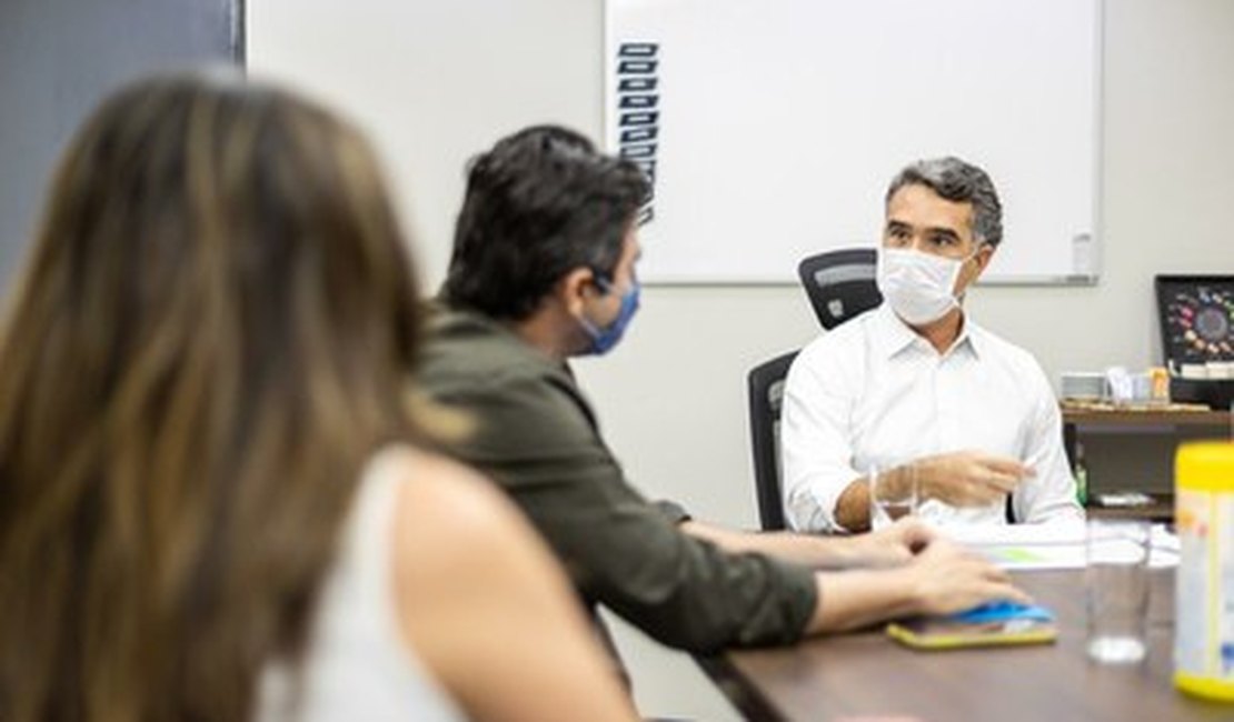 Governo Estadual garante concurso público e ampliação de carga horária de docentes da Uneal