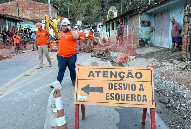 Prefeitura de Maceió descarta mineração como causa de afundamento de rua na Chã da Jaqueira e aponta descarte irregular de lixo como origem do problema