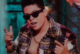 Flay e Latino cancelam parcerias com DJ Ivis após denúncias de agressão contra a mulher