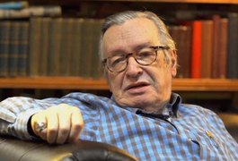 Olavo de Carvalho passa bem, após mal súbito no avião e transporte em UTI móvel