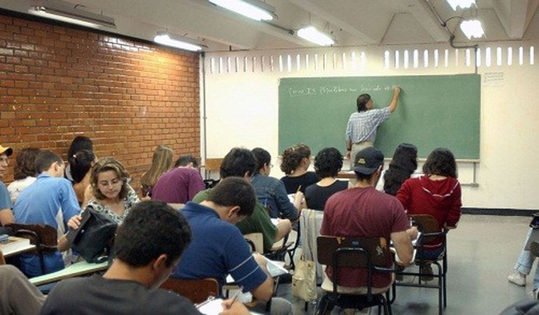 Brasil tem dificuldade de atrair jovens para a carreira de professor