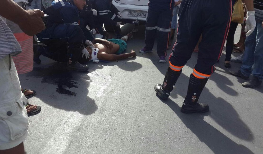 Acidente envolvendo carro e moto deixa motociclista ferido em Arapiraca