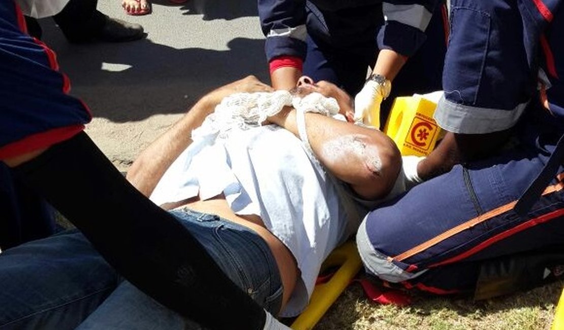 Jovem fica ferido em acidente entre moto e automóvel na AL 220 em Arapiraca