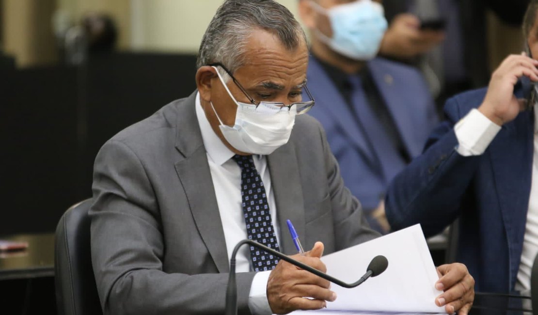 Deputado Tarcizo Freire cria programa de incentivo a adoção de animais em Alagoas