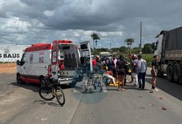 Batida frontal envolvendo carro e cinquentinha deixa condutor ferido no bairro Boa Vista