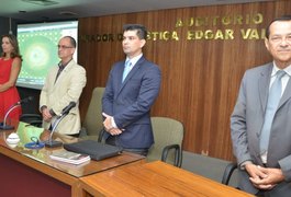 Escola Superior do MPE realiza palestra sobre armas e perícias