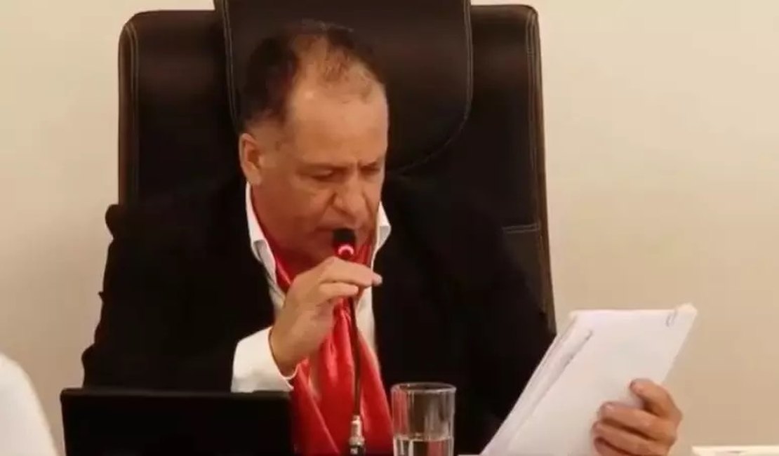 Vereador protagoniza gafe ao convidar Brizola para sessão em Câmara no RS