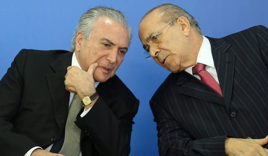 Padilha entrega texto da reforma da Previdência a Temer