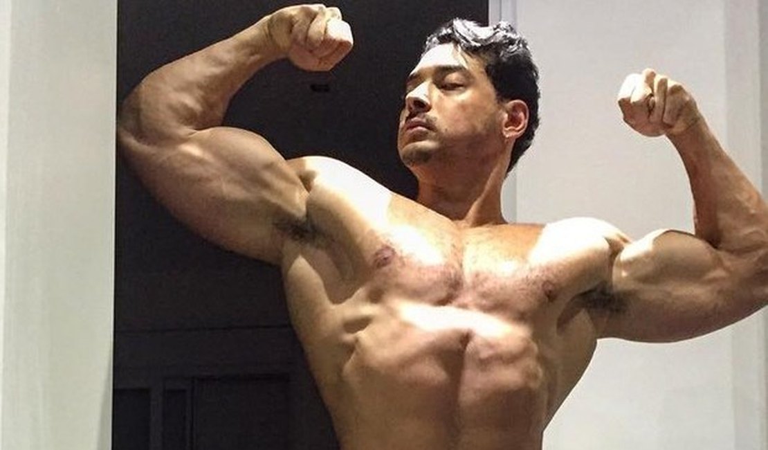 Felipe Franco volta a impressionar com corpo hipermusculoso