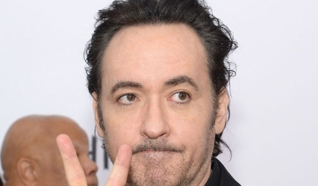 John Cusack diz ter sido atacado por polícia ao filmar protesto contra racismo