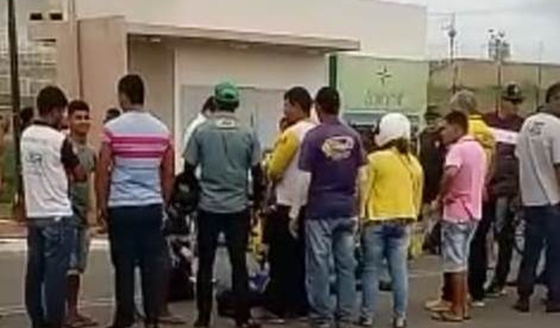 Motociclista fica ferido após colisão entre duas motos no entorno do Lago da Perucaba, em Arapiraca