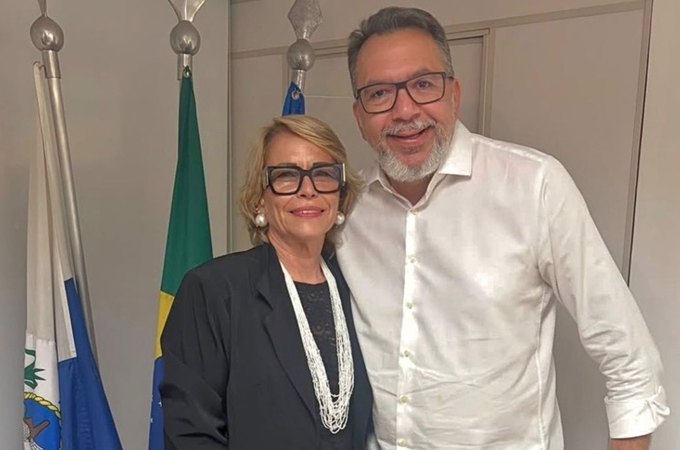 Mãe de Flávio Bolsonaro é suplente de alvo da Polícia Federal no Rio de Janeiro