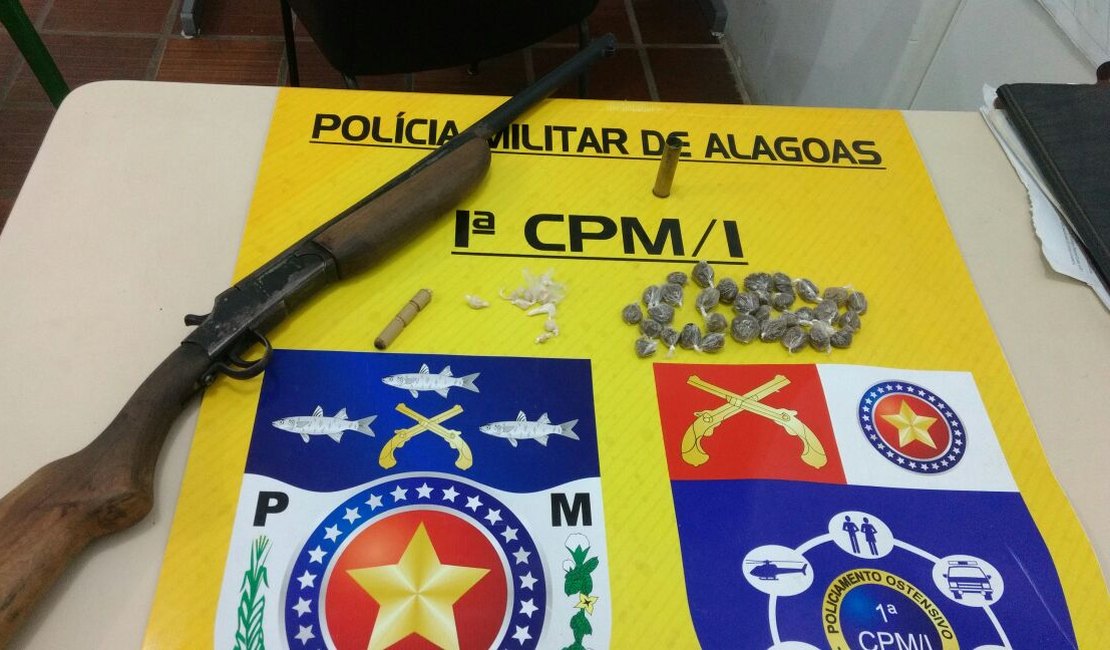 PM prende suspeitos com moto roubada, arma e drogas em São Miguel