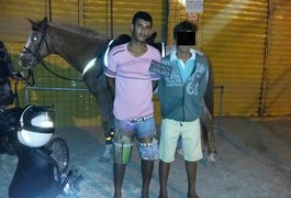 Dupla suspeita de roubar vários celulares é detida em Arapiraca