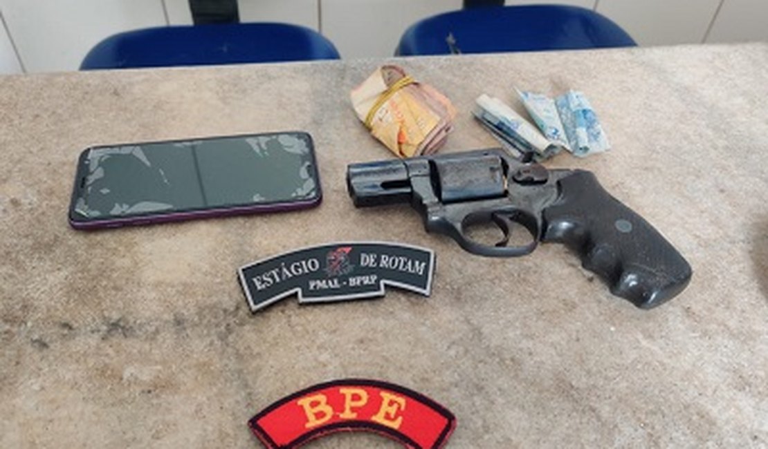 Após assalto a ônibus, adolescentes são apreendidos em flagrante com arma de fogo