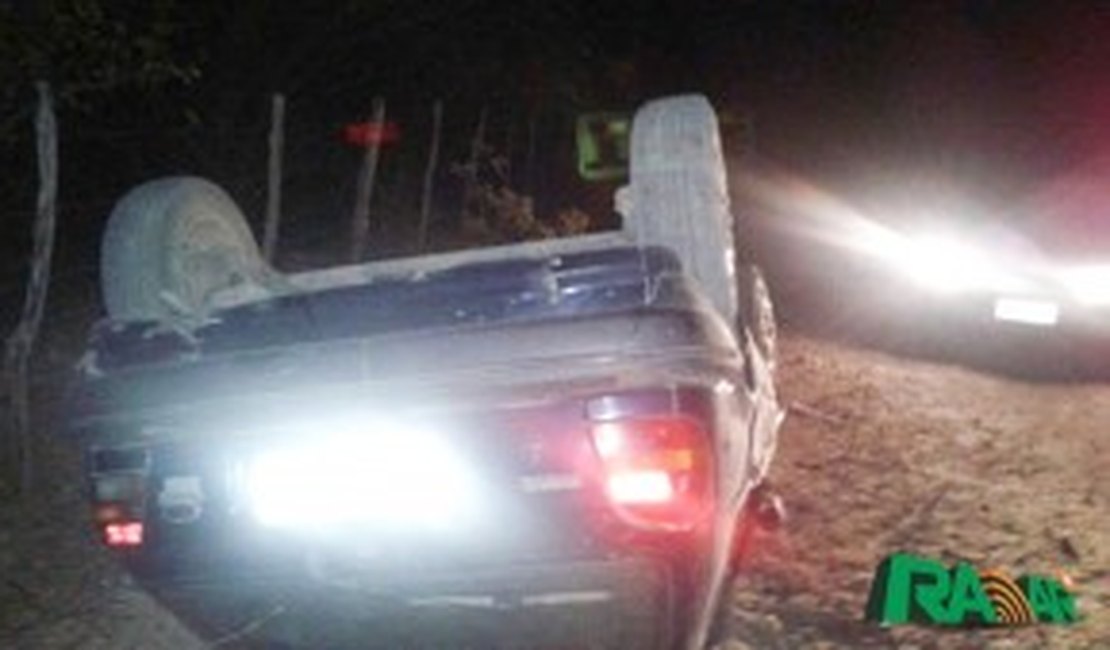 Quadrilha capota veículo roubado durante fuga no Sertão alagoano