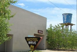 Criminosos se passam por clientes e assaltam funcionários do Motel Drive