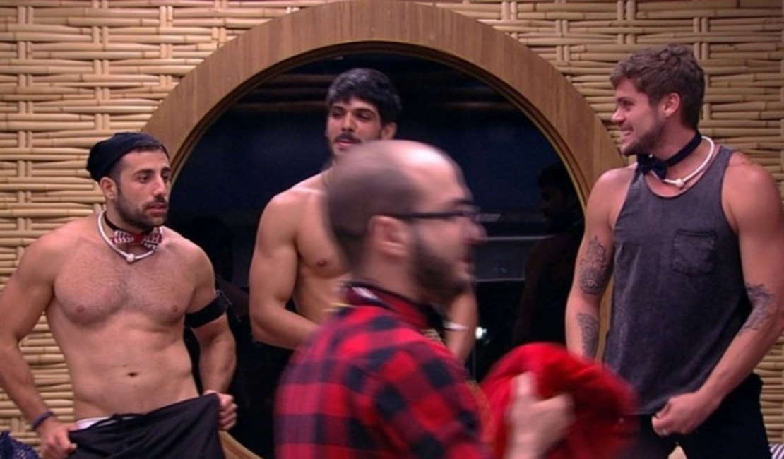 Lucas, Kaysar e Breno fazem striptease no Bangalô do Líder
