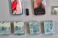 Equipes apreenderam R$ 20 mil, anéis de ouro e iPhones com influencer alagoano preso na operação 'Morro do Alemão'