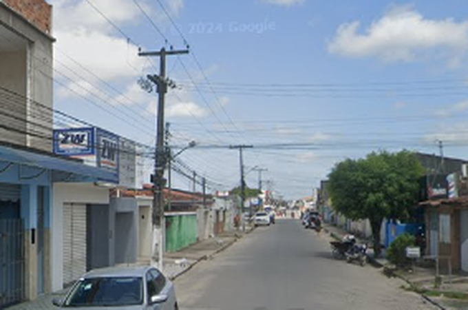 Homem tenta invadir residência para levar mulher embora à força no bairro Brasília