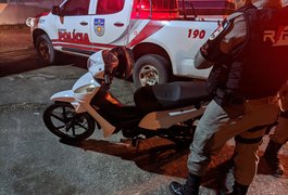 Condutor acelera cinquentinha perto de policiais do 3° BPM e abandona veículo após fuga