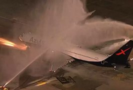 VÍDEO: Avião da Seleção é 'batizado' antes de viagem para a Copa do Mundo