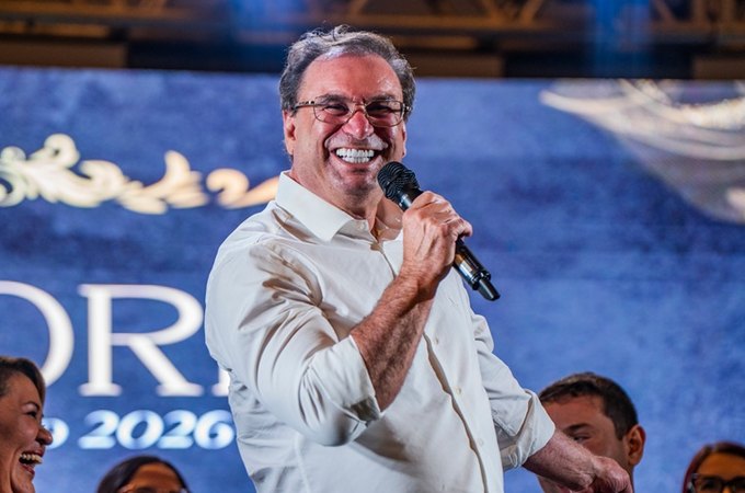 Em cerimônia de posse dos novos gestores escolares, Luciano Barbosa anuncia proposta para aumento de salários na educação municipal