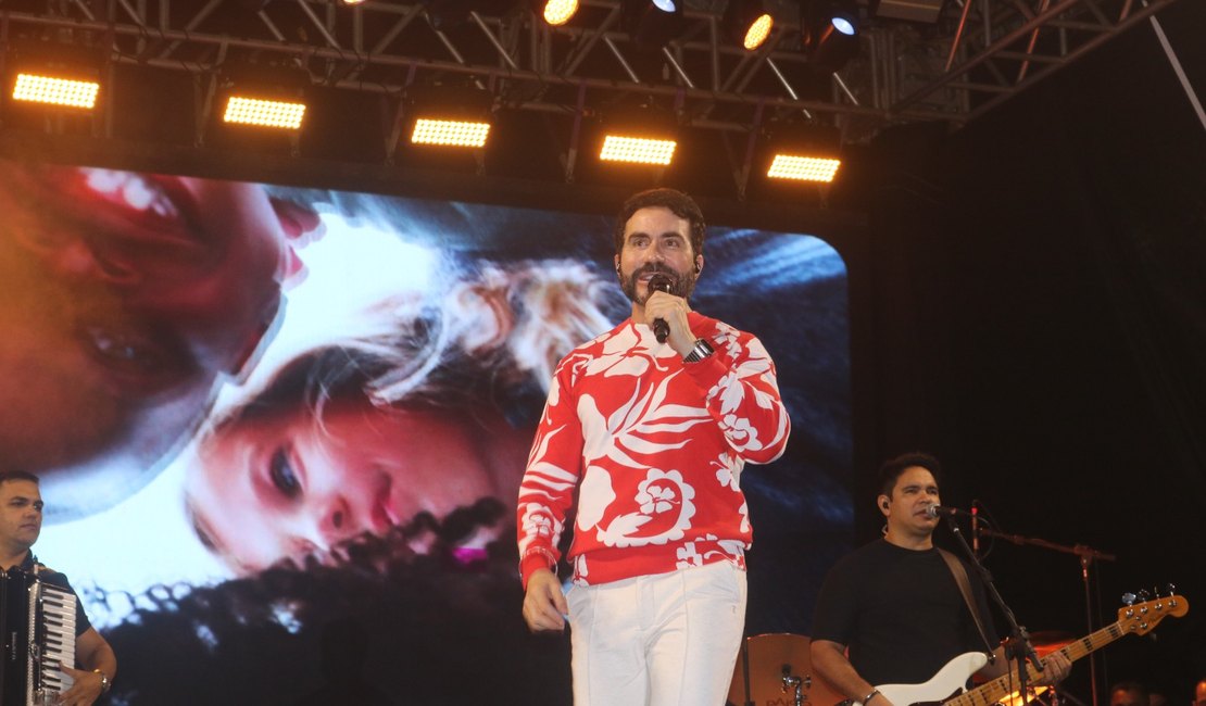 Padre Fábio de Melo encerra Festival da Fé no Lago da Perucaba, em Arapiraca; confira