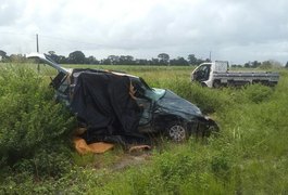 Grave acidente mata um e deixa outro ferido na BR-101