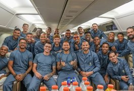 Look da Seleção Brasileira vira alvo de comentários irônicos nas redes sociais: 'Tá parecendo uniforme de enfermeiro'