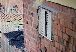 Jovem tem casa invadida e é assassinado a tiros no Vale do Reginaldo, em Maceió