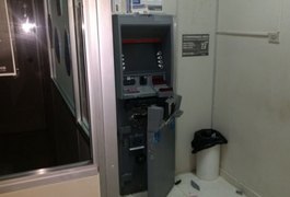 Grupo invade agência do banco Bradesco e tenta explodir caixa eletrônico