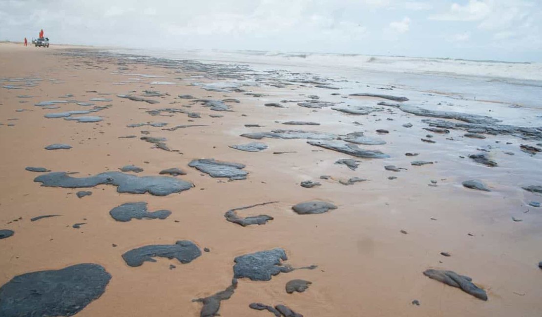 Óleo que atinge praias do Nordeste é petróleo, diz Ibama