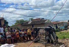 Mulher morre após ser atropelada por carro desgovernado na AL -220