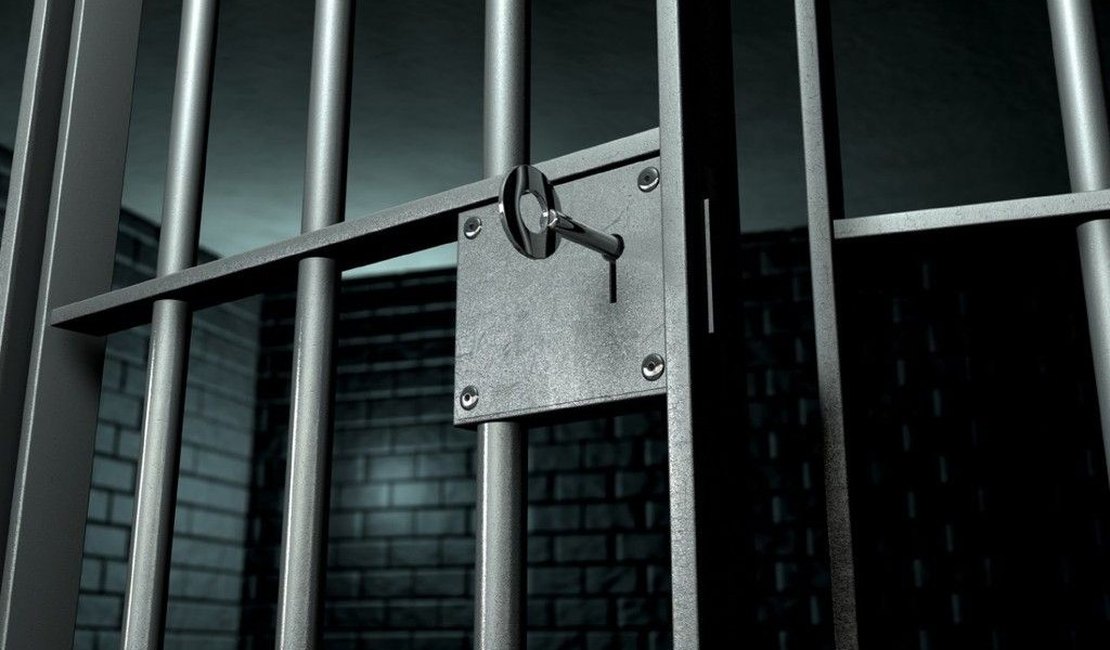 Homem é preso após passar a mão nas partes íntimas de mulher em estabelecimento