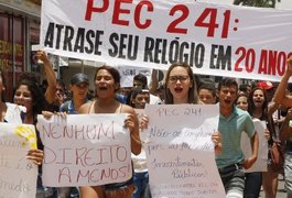 Estudantes protestam contra reforma do ensino médio e a PEC 241 em Arapiraca