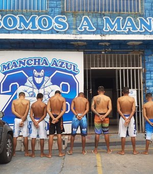 Sete pessoas são detidas e uma arma de fogo é apreendida na sede da Mancha Azul, em Maceió