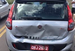 Dois carros se envolvem em acidente na AL 115, em Arapiraca