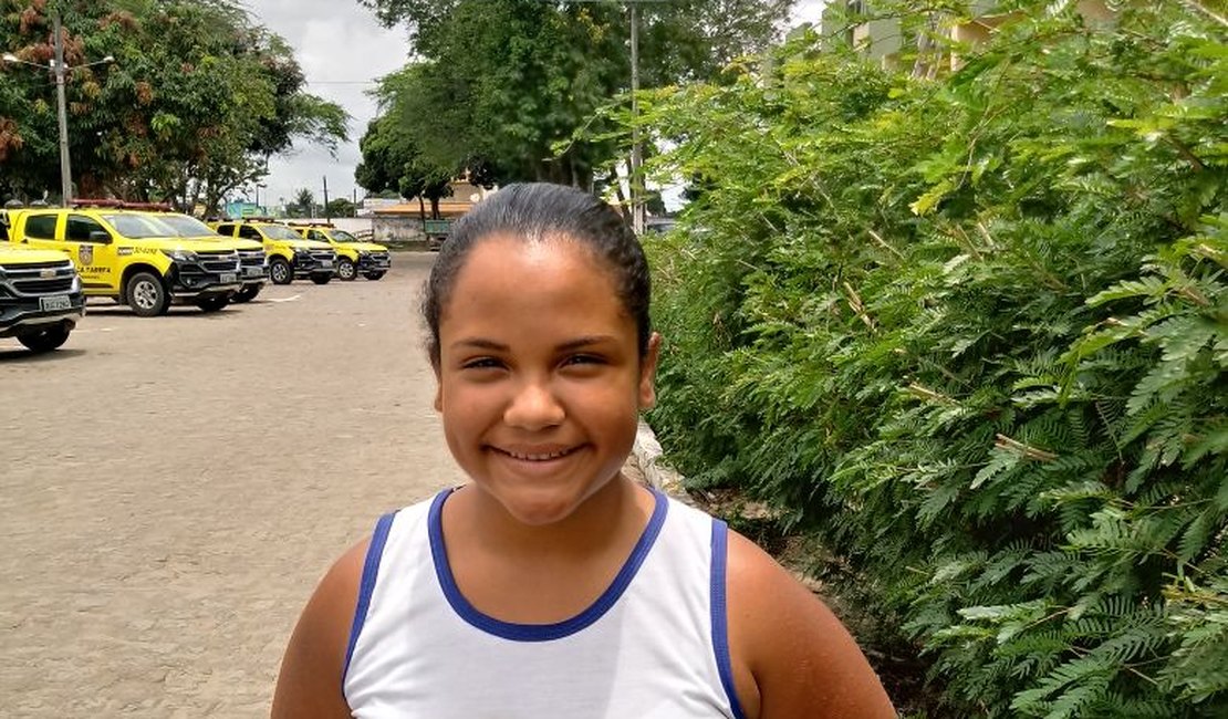 Garota abre mão de dinheiro de show para pagar custos da tia grávida, em Arapiraca