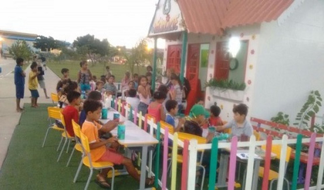 Verão no Bosque: Crianças aprendem a produzir peças artesanais com material reciclável