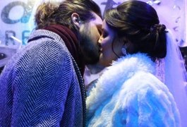 Luan Santana 'se casa' com fã - com direito a beijo, em festa junina