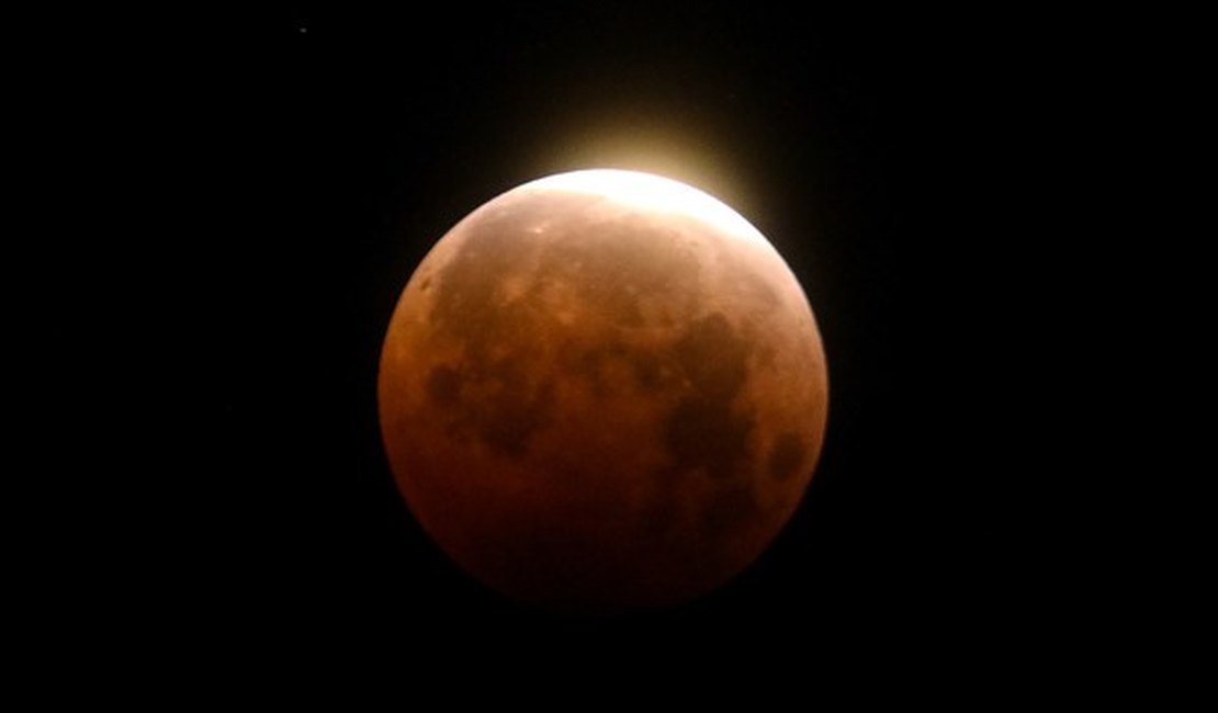 'Lua de Sangue': Eclipse total da Lua acontece na madrugada de sexta (14); saiba como acompanhar