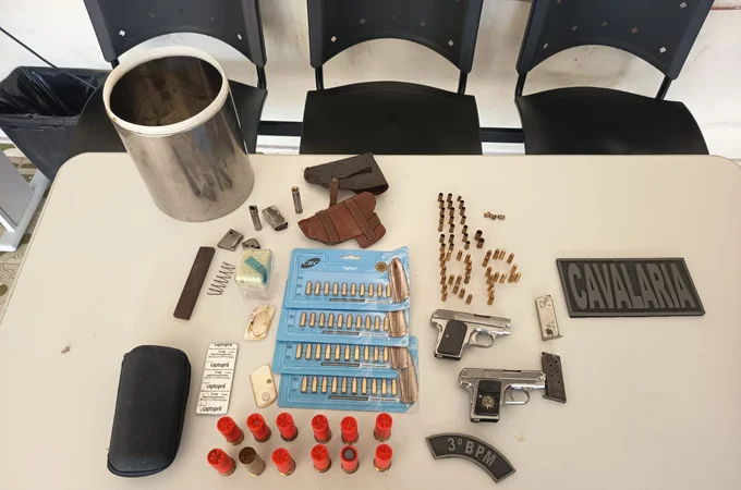 Homem é preso após ameaçar esposa com arma, tentar mata-la enforcada e obrigá-la a tomar remédios em Arapiraca